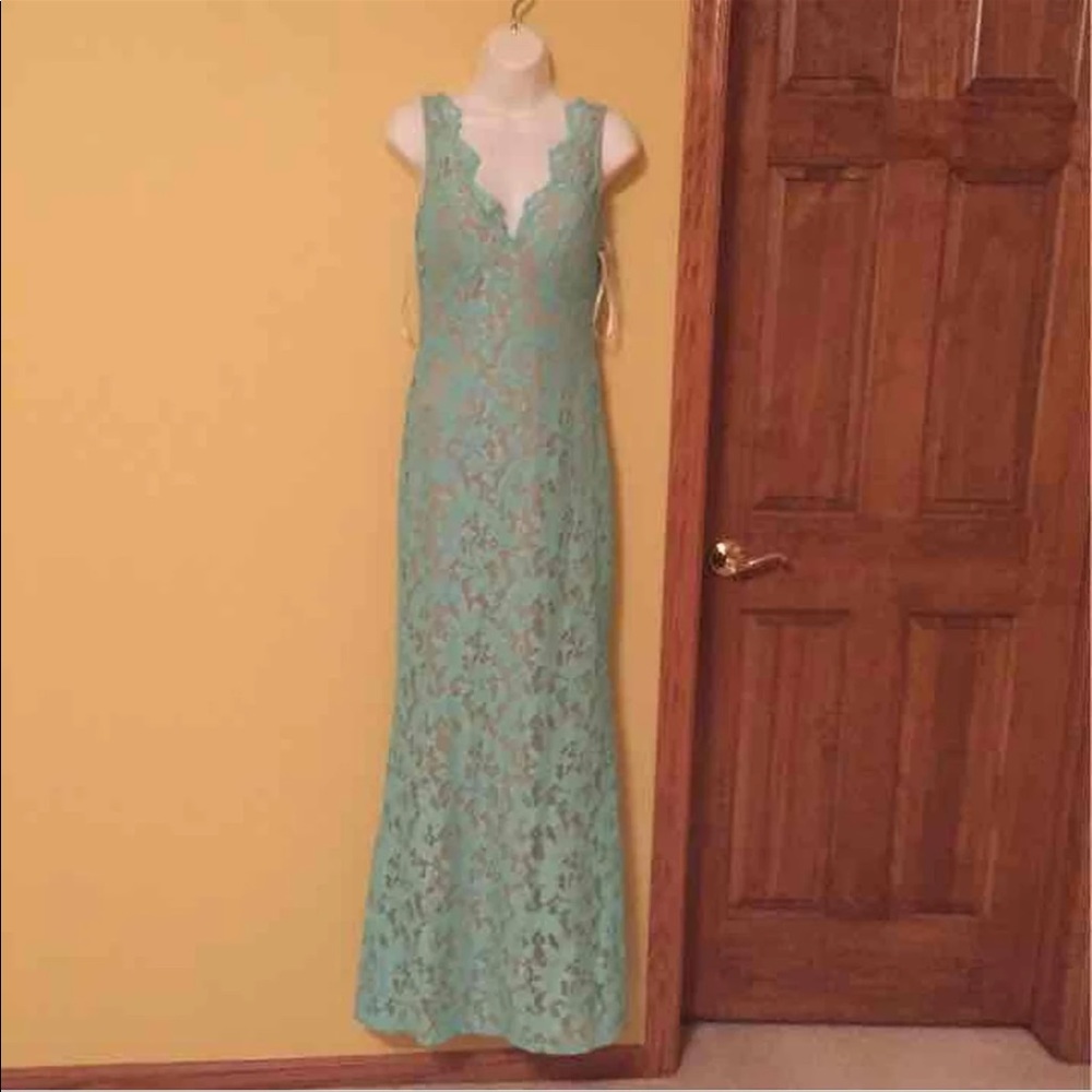 NWT Blue sleeveless lace evening dress size 3